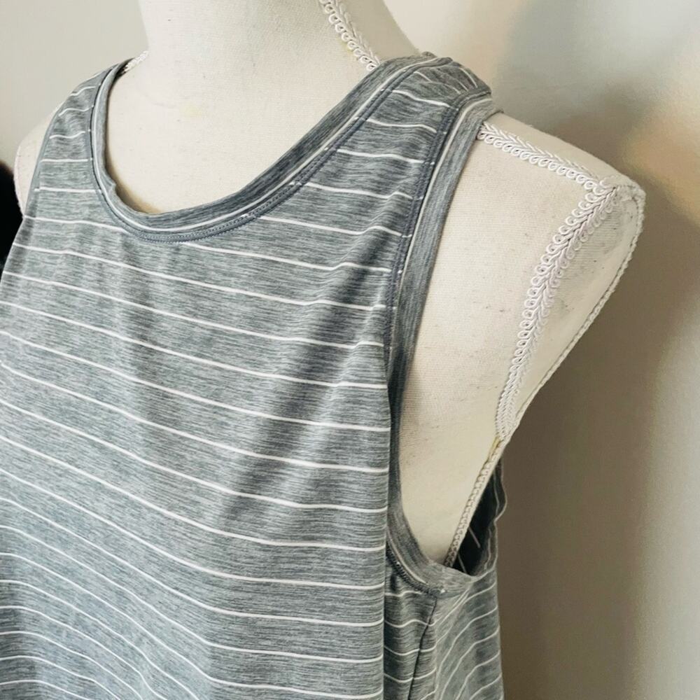 GAP Fit Split Back Performance Tank - Picture 2 of 5